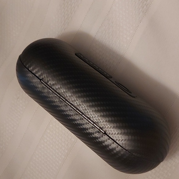 Oakley Hardshell Glass Case - Picture 3 of 4